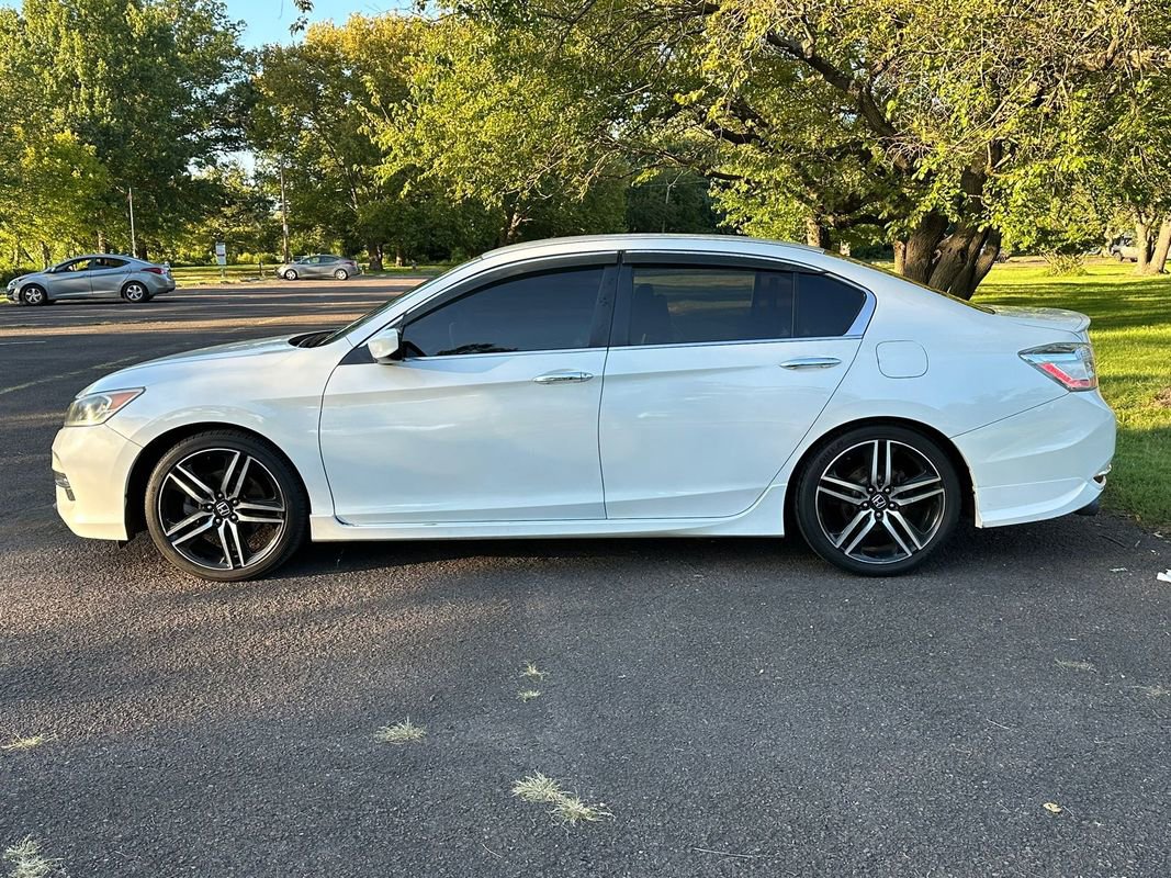 Used 2017 Honda Accord Sport Special Edition image 3
