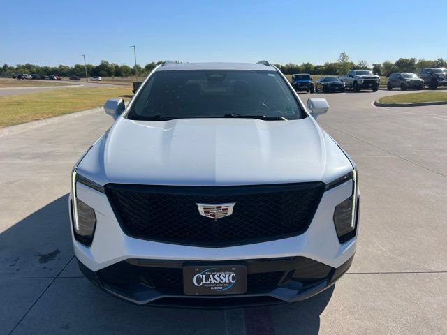 Used 2025 Cadillac XT4 Sport FWD image 2