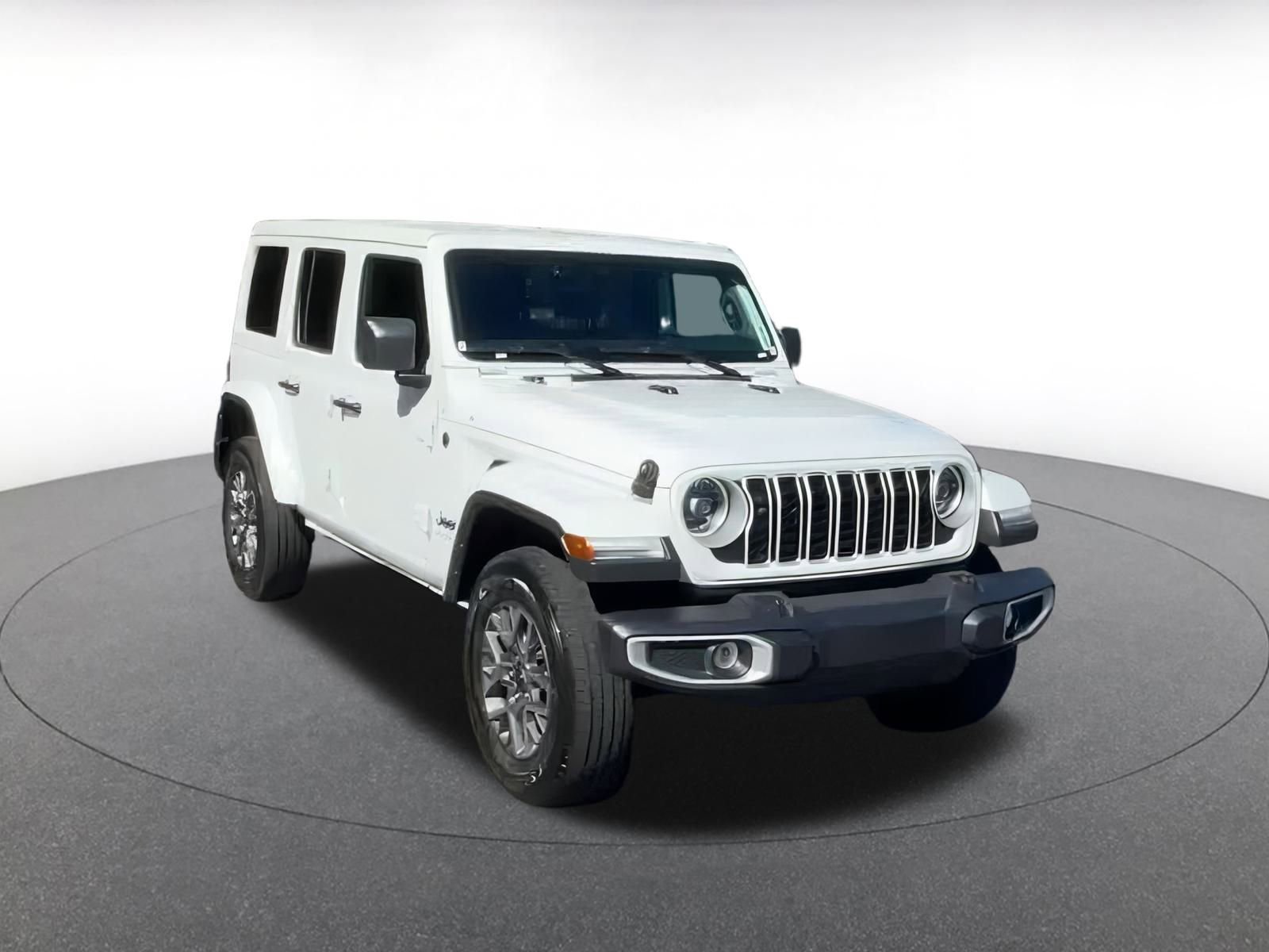 Used 2025 Jeep Wrangler Sahara image 3
