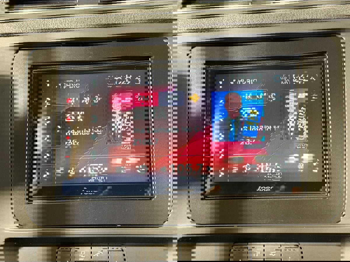 Used 2018 Volkswagen Jetta Wolfsburg Edition image 15