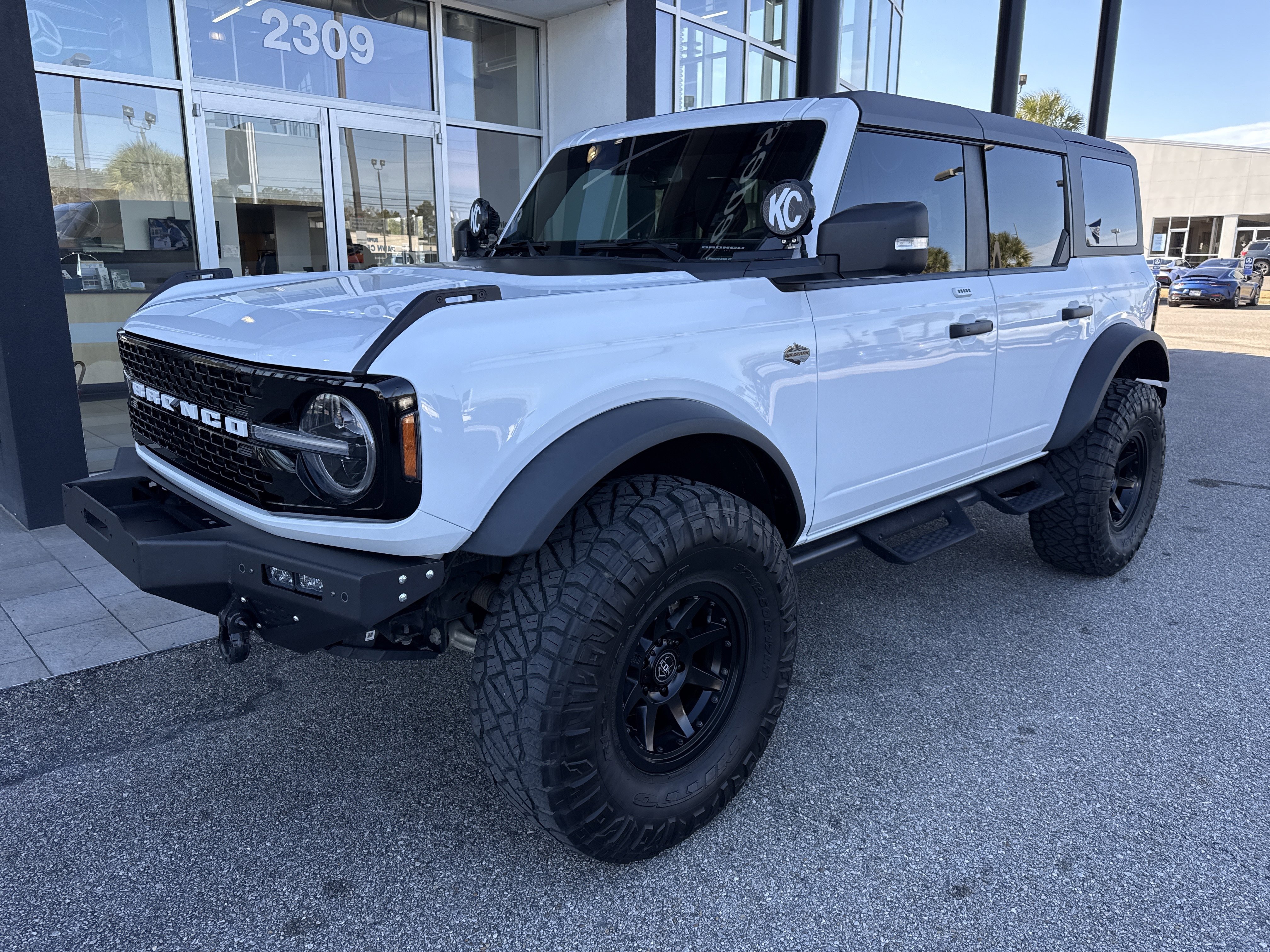 Used 2023 Ford Bronco Wildtrak image 1