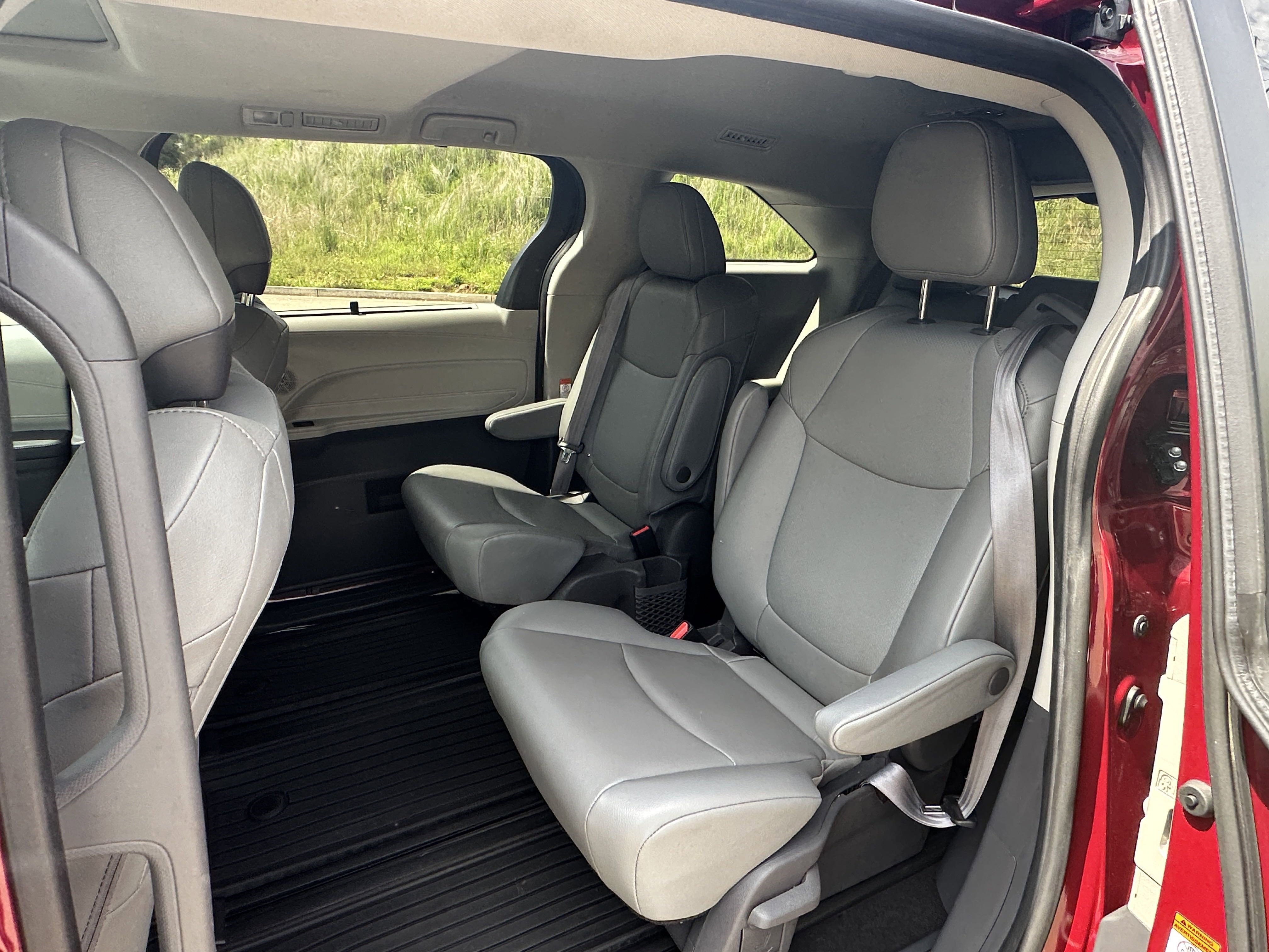 Used 2021 Toyota Sienna XLE FWD image 20