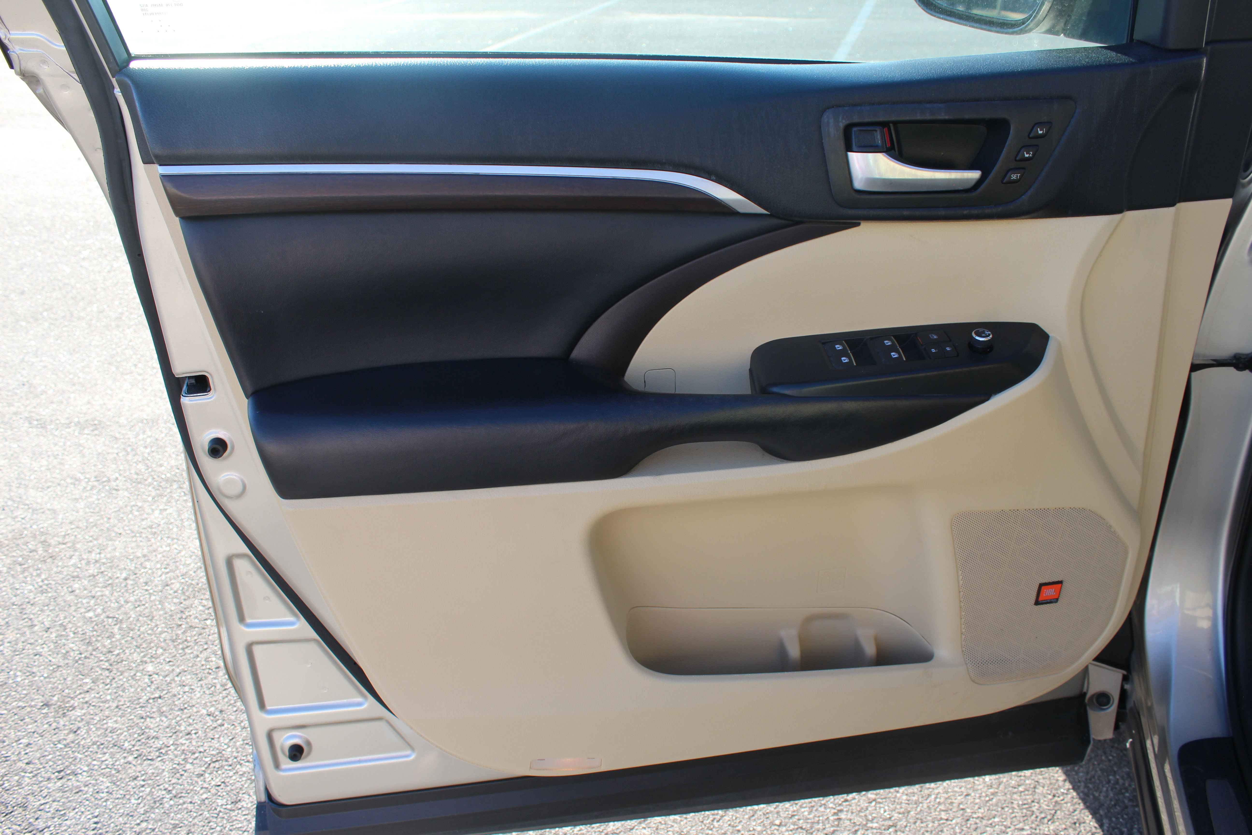 Used 2016 Toyota Highlander Limited image 27