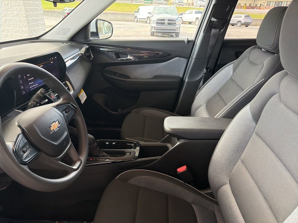 Used 2025 Chevrolet TrailBlazer LT w/ Driver Confidence Package image 12