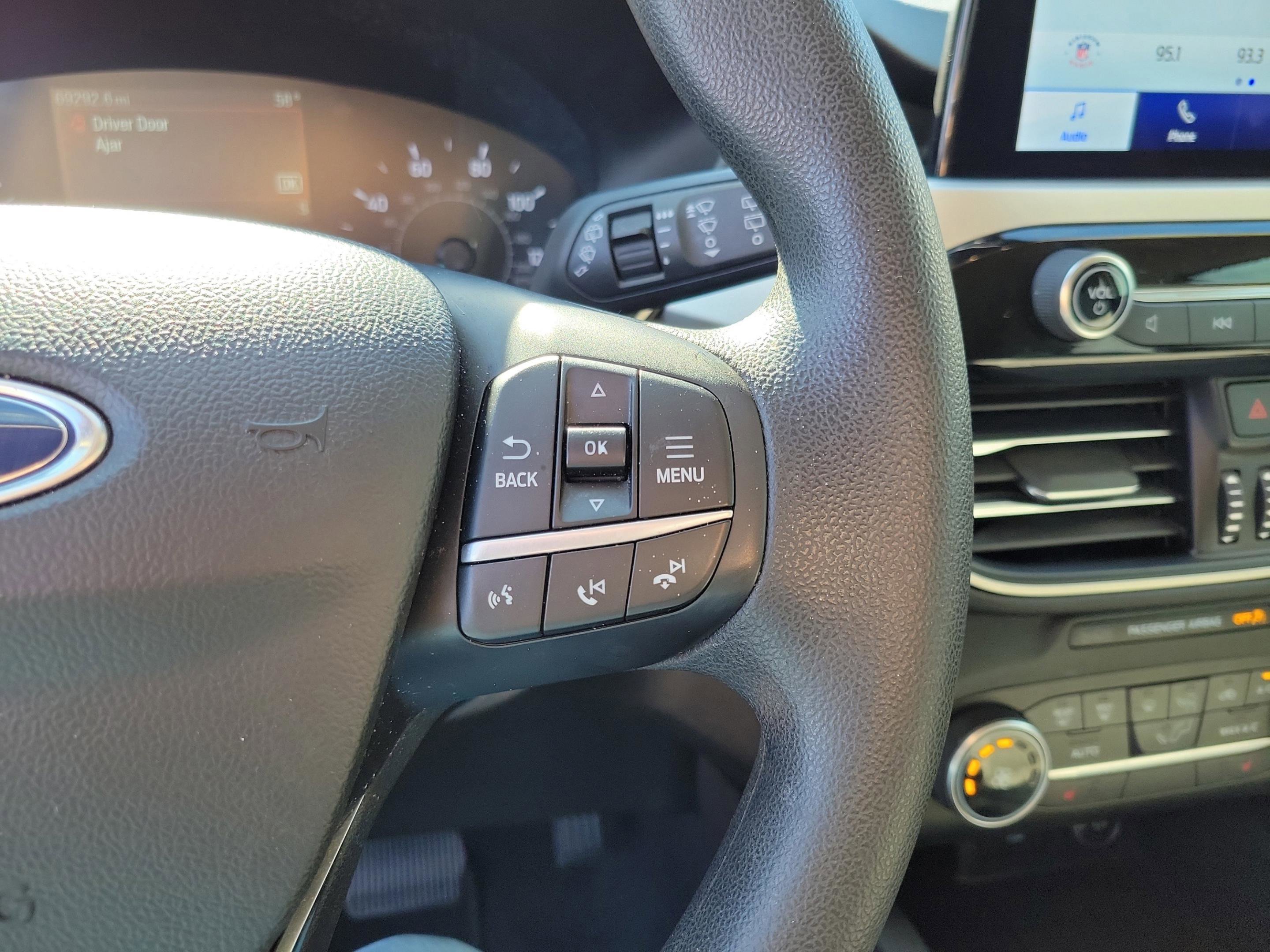 Used 2020 Ford Escape SE image 12