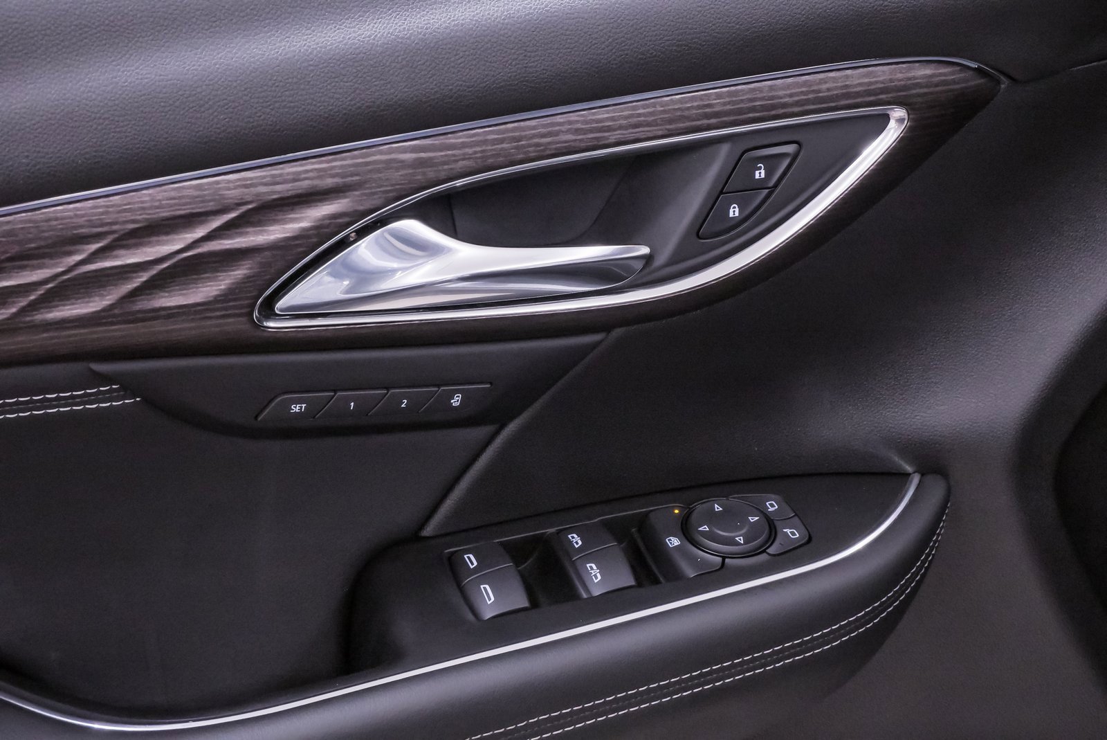 Used 2023 Buick Envision Avenir image 32