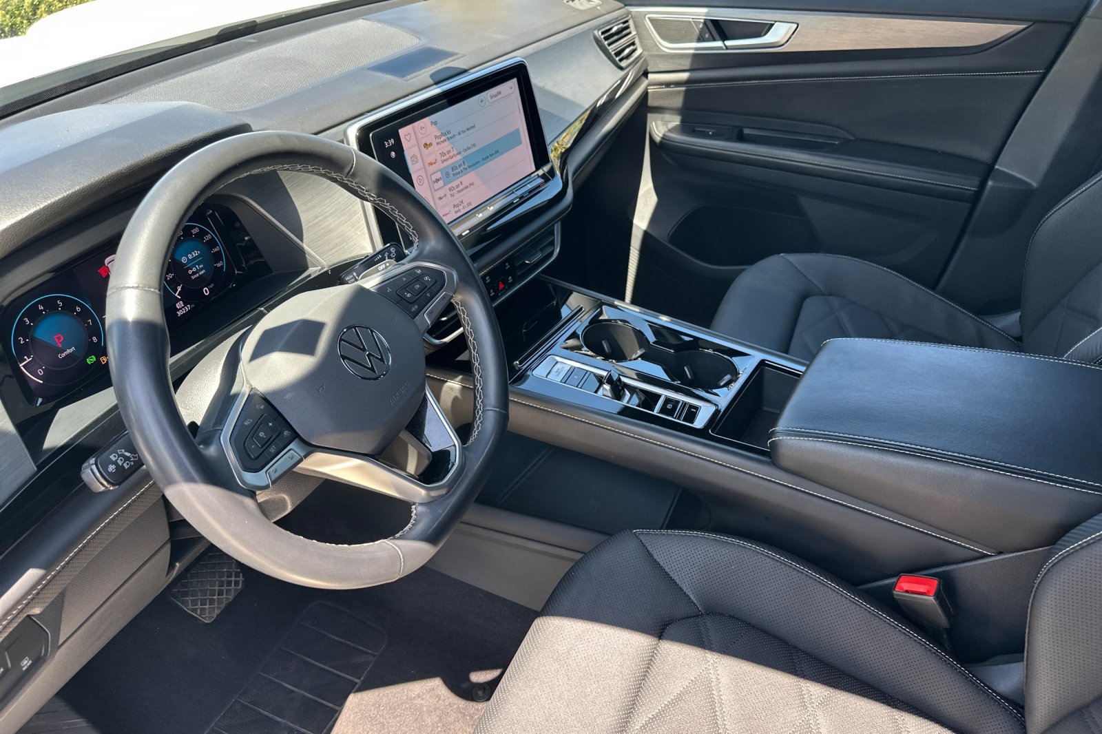 Certified 2024 Volkswagen Atlas Cross Sport SE AWD/4WD image 10
