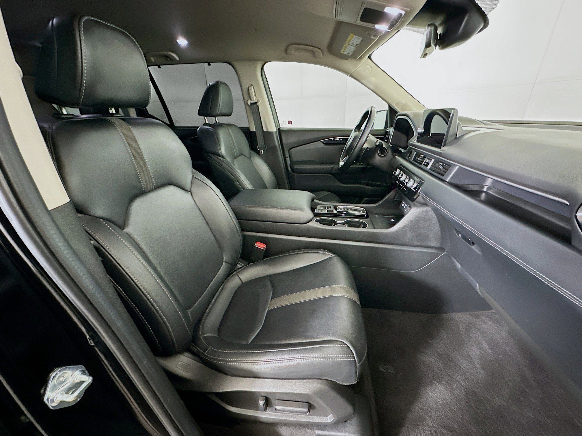 Used 2025 Honda Pilot EX-L image 33