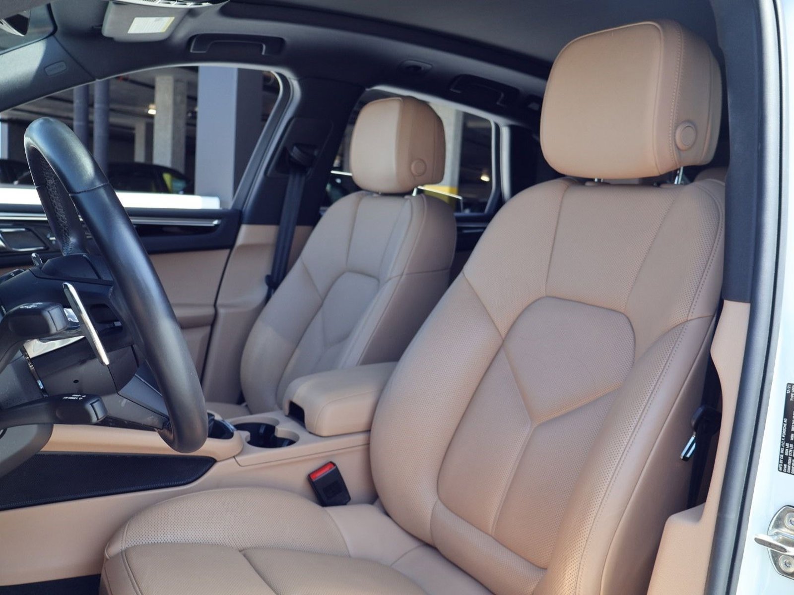 Certified 2022 Porsche Macan AWD/4WD image 5