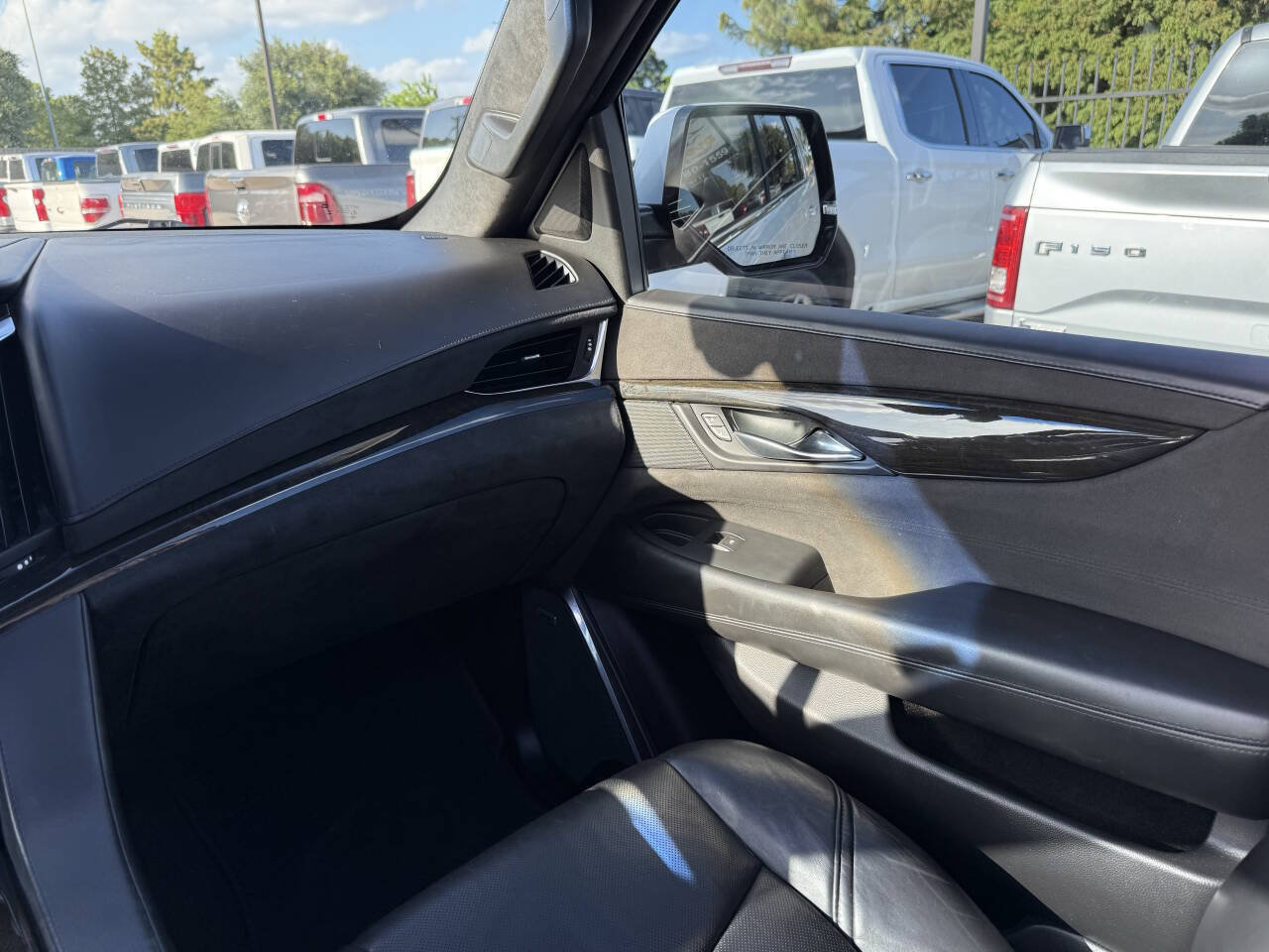 Used 2017 Cadillac Escalade Platinum AWD/4WD image 24