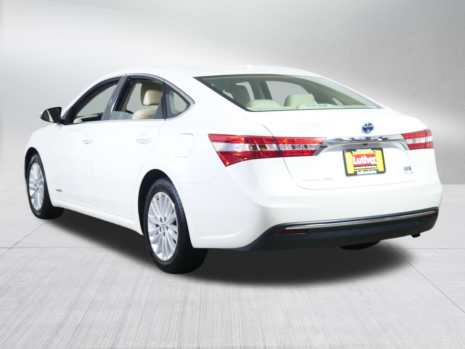 Used 2015 Toyota Avalon XLE Touring FWD image 5
