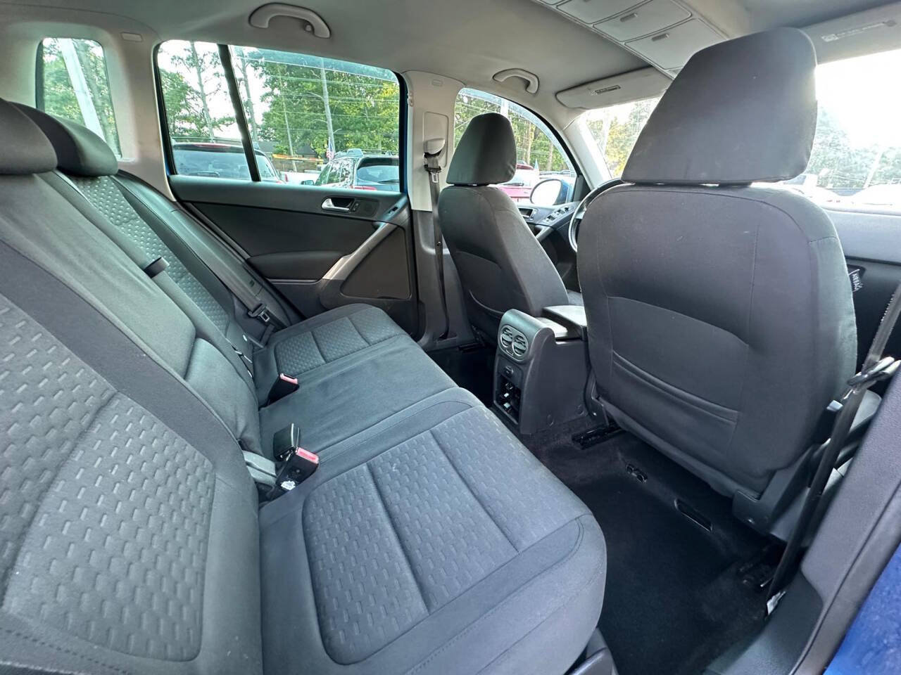 Used 2009 Volkswagen Tiguan SE AWD/4WD image 17