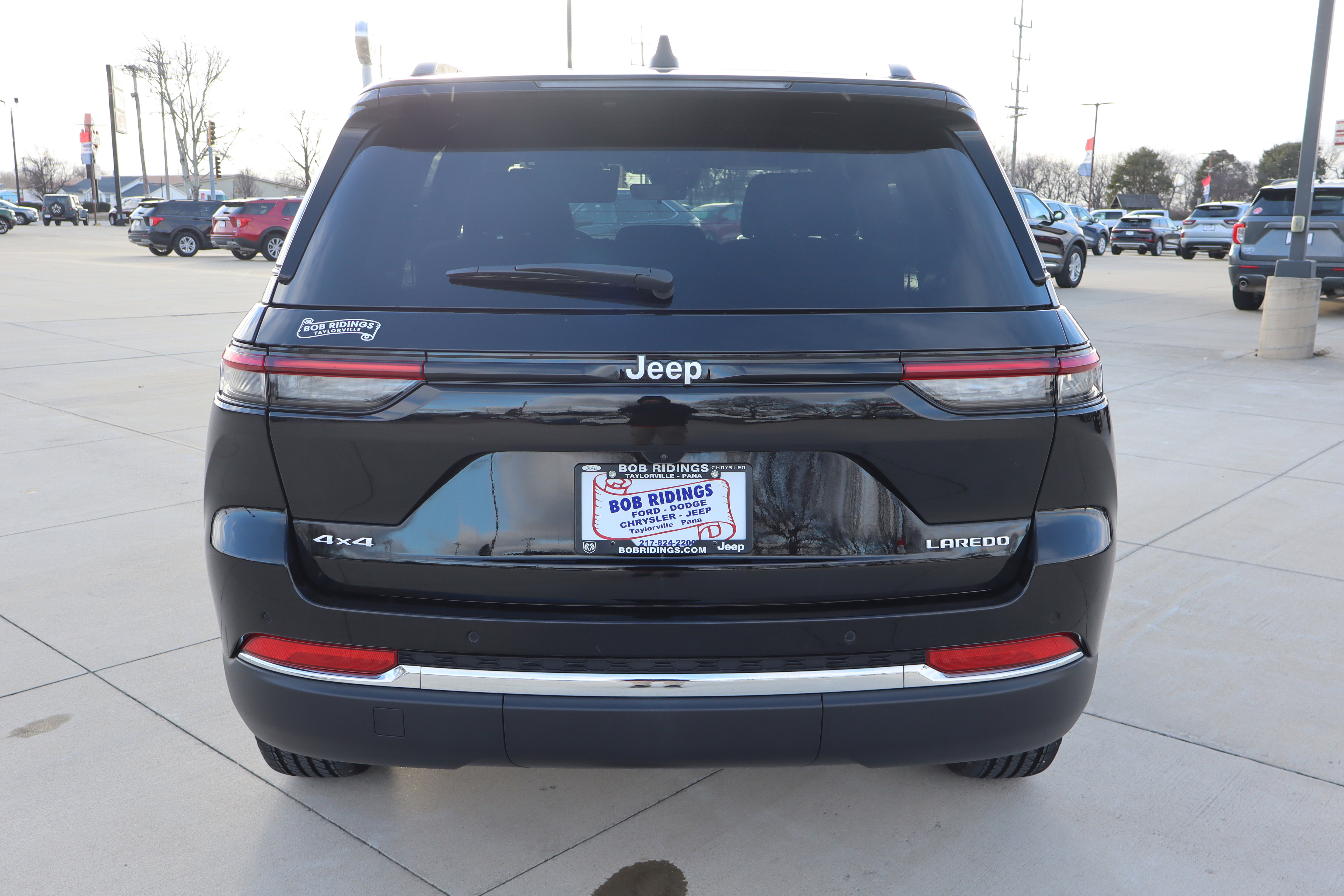 Used 2025 Jeep Grand Cherokee Laredo image 7