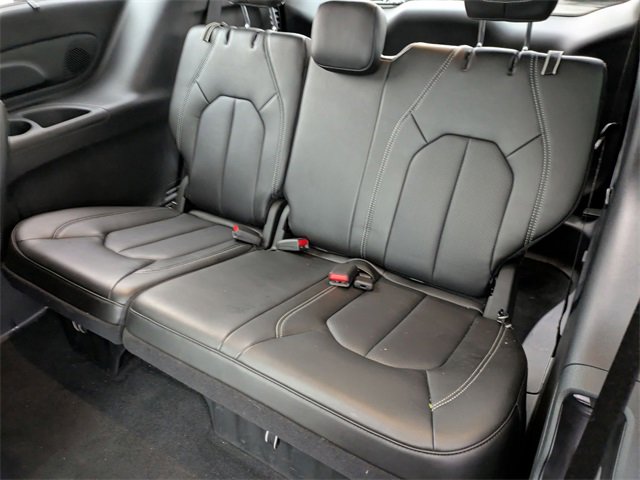 New 2025 Chrysler Pacifica Select w/ Uconnect Theater Family Group image 27