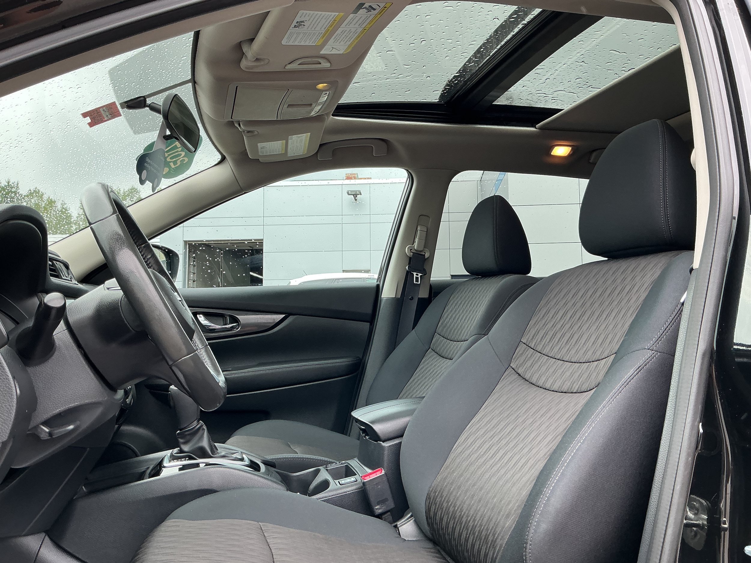 Used 2017 Nissan Rogue SV w/ Sun & Sound Touring Package AWD/4WD image 4