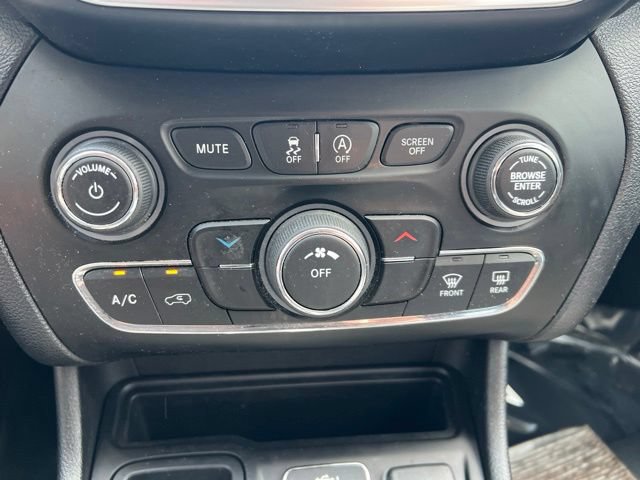 Used 2020 Jeep Cherokee Latitude FWD image 11