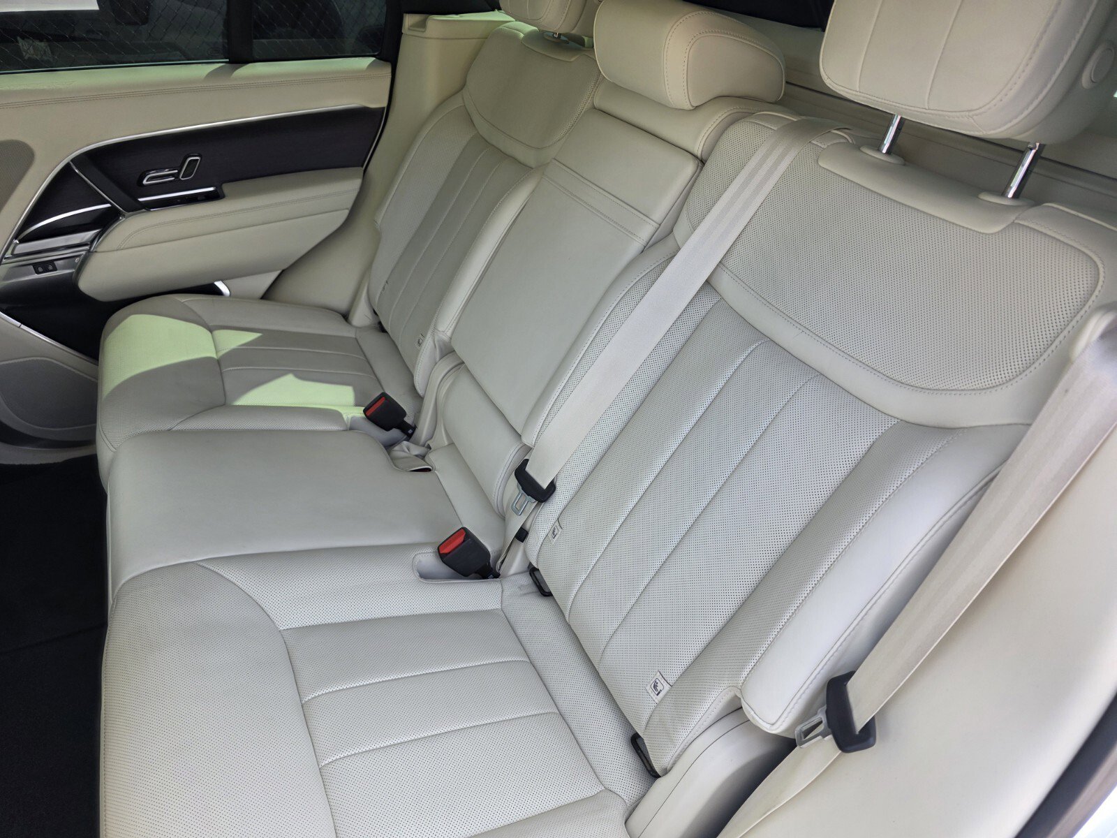 Certified 2024 Land Rover Range Rover SE image 15