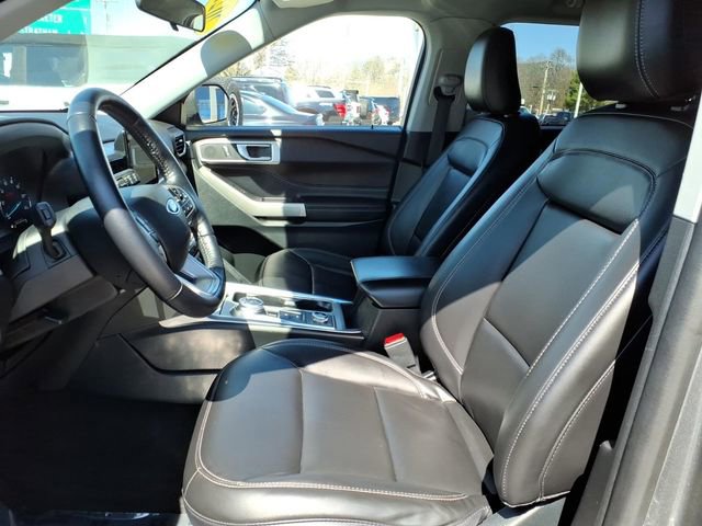 Used 2022 Ford Explorer XLT w/ Equipment Group 202A AWD/4WD image 9