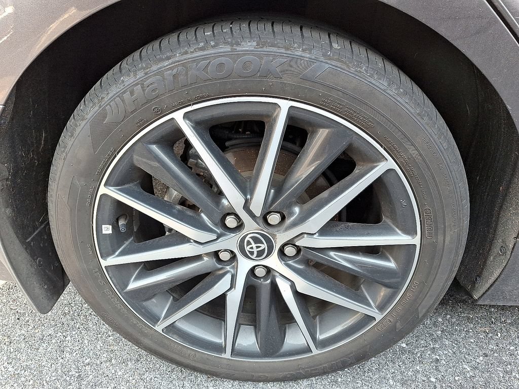 Used 2024 Toyota Camry XLE w/ Navigation Package FWD image 9