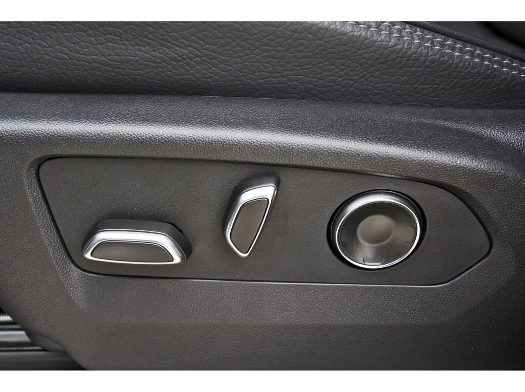 Used 2025 GMC Yukon Denali image 26