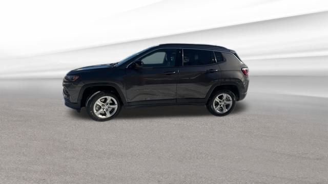Used 2024 Jeep Compass Latitude w/ Convenience Group image 37