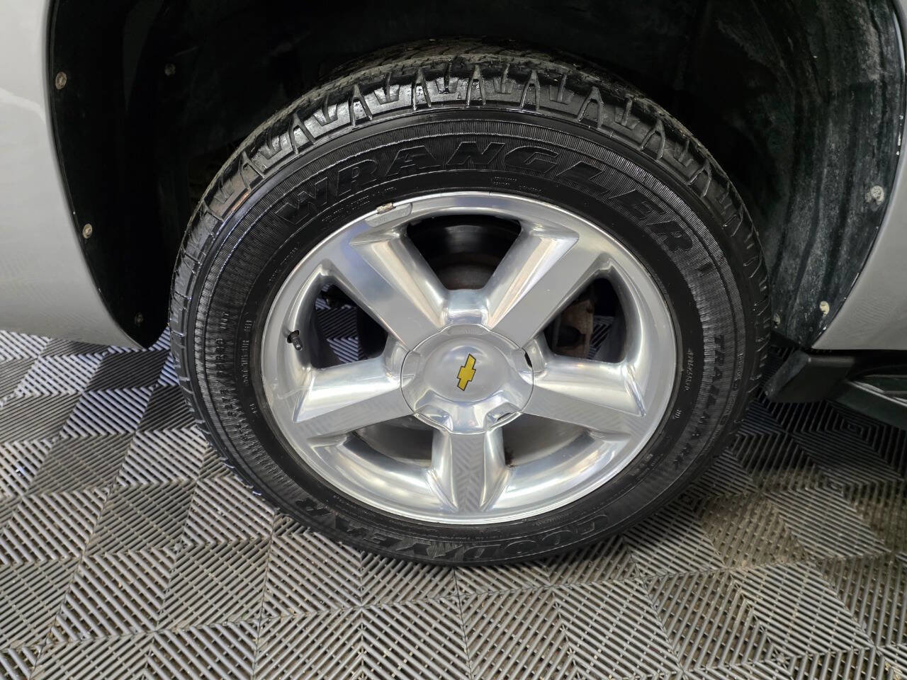 Used 2011 Chevrolet Avalanche LTZ RWD image 32