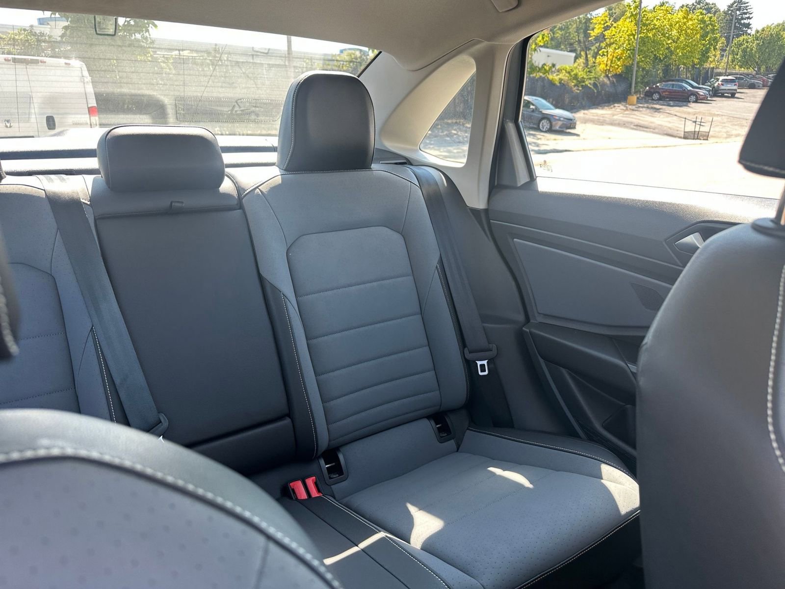 Used 2025 Volkswagen Jetta SE image 36