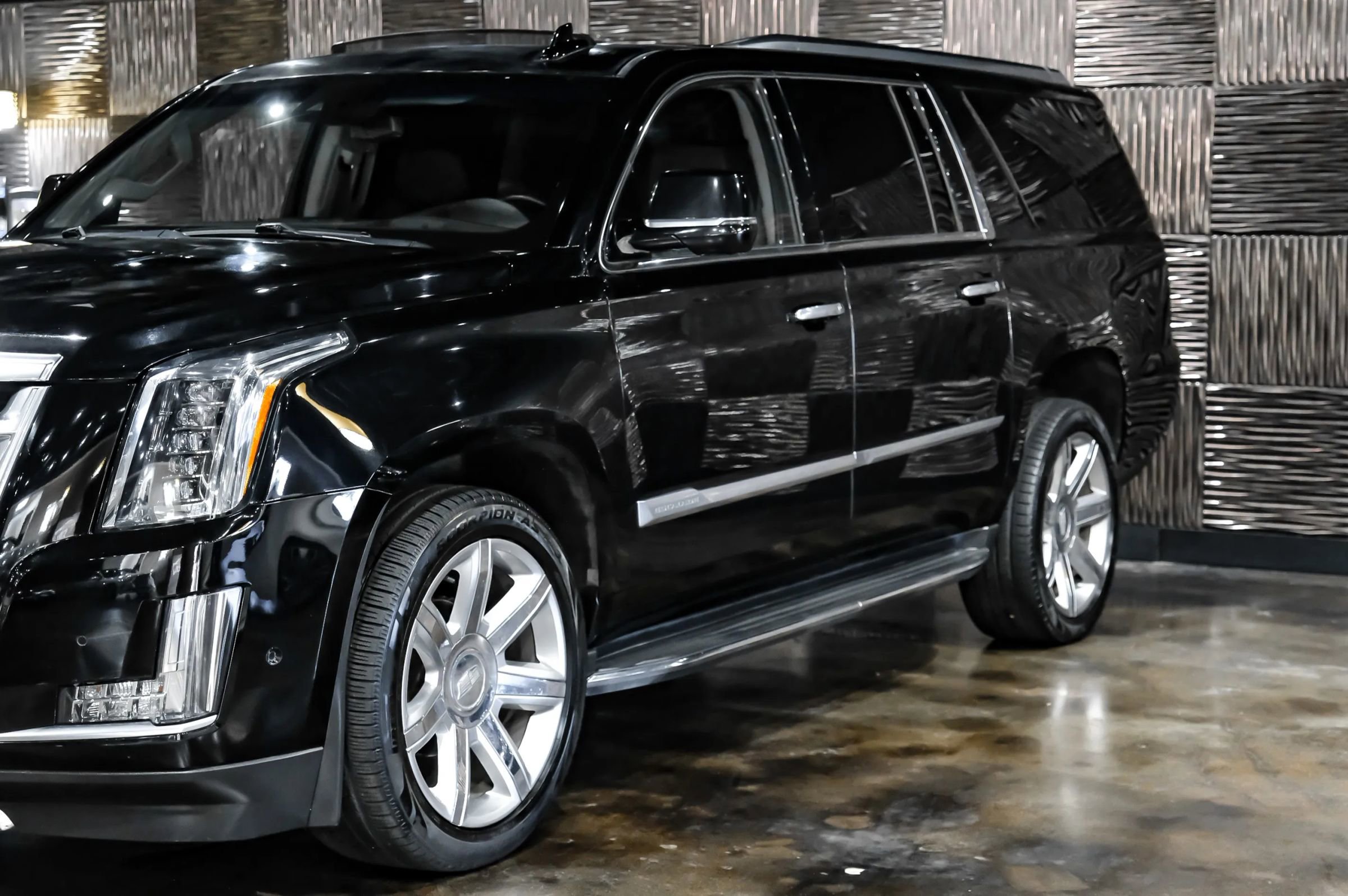 Used 2017 Cadillac Escalade ESV Luxury RWD image 11