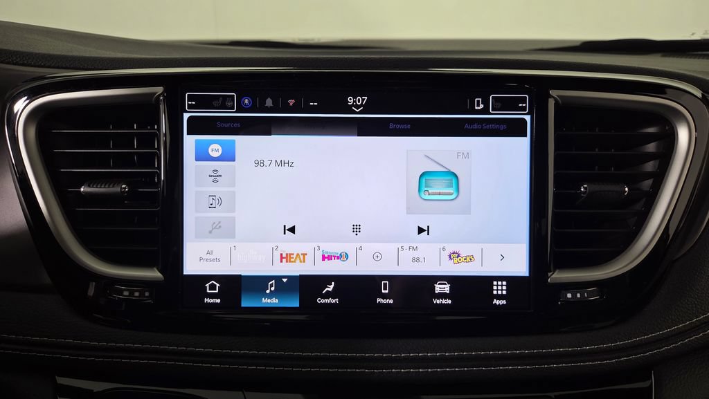New 2025 Chrysler Pacifica Select w/ Fav Edition Package FWD image 23