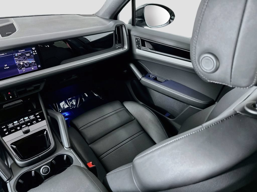 Certified 2026 Porsche Cayenne Coupe AWD/4WD image 25