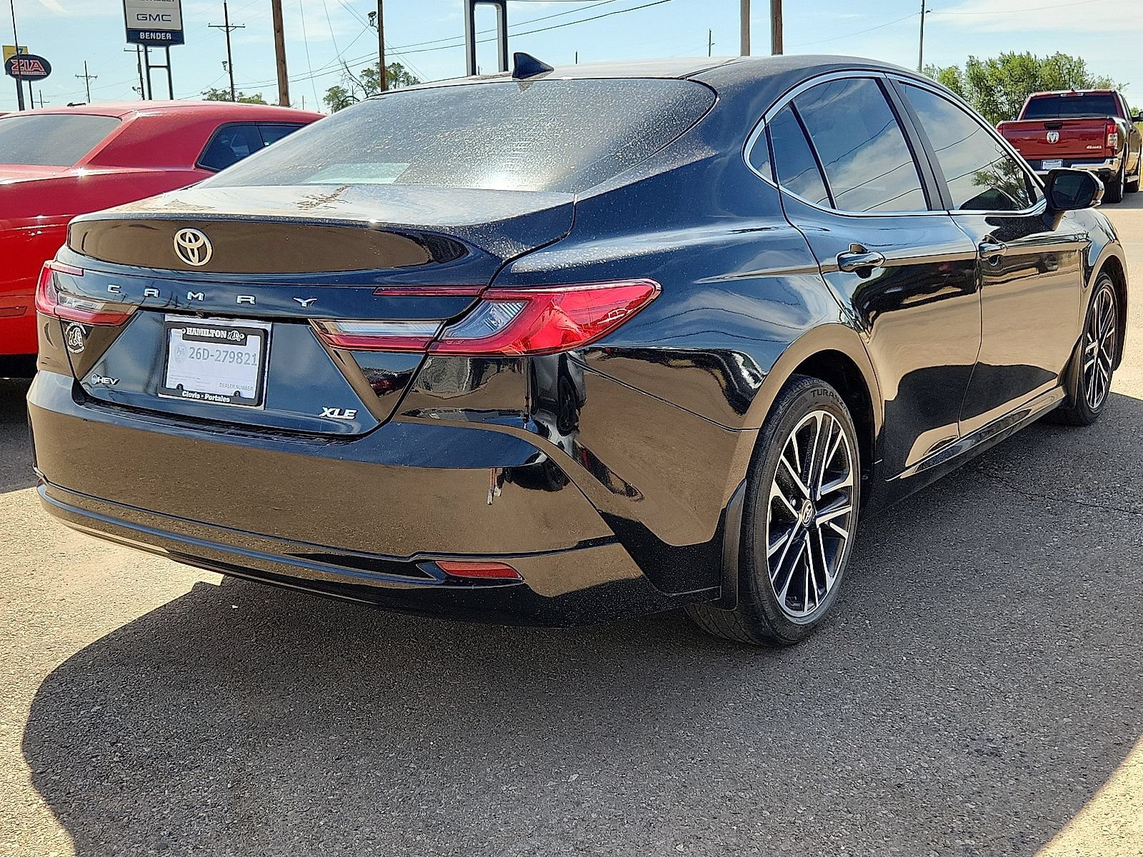 Used 2025 Toyota Camry XLE FWD image 3