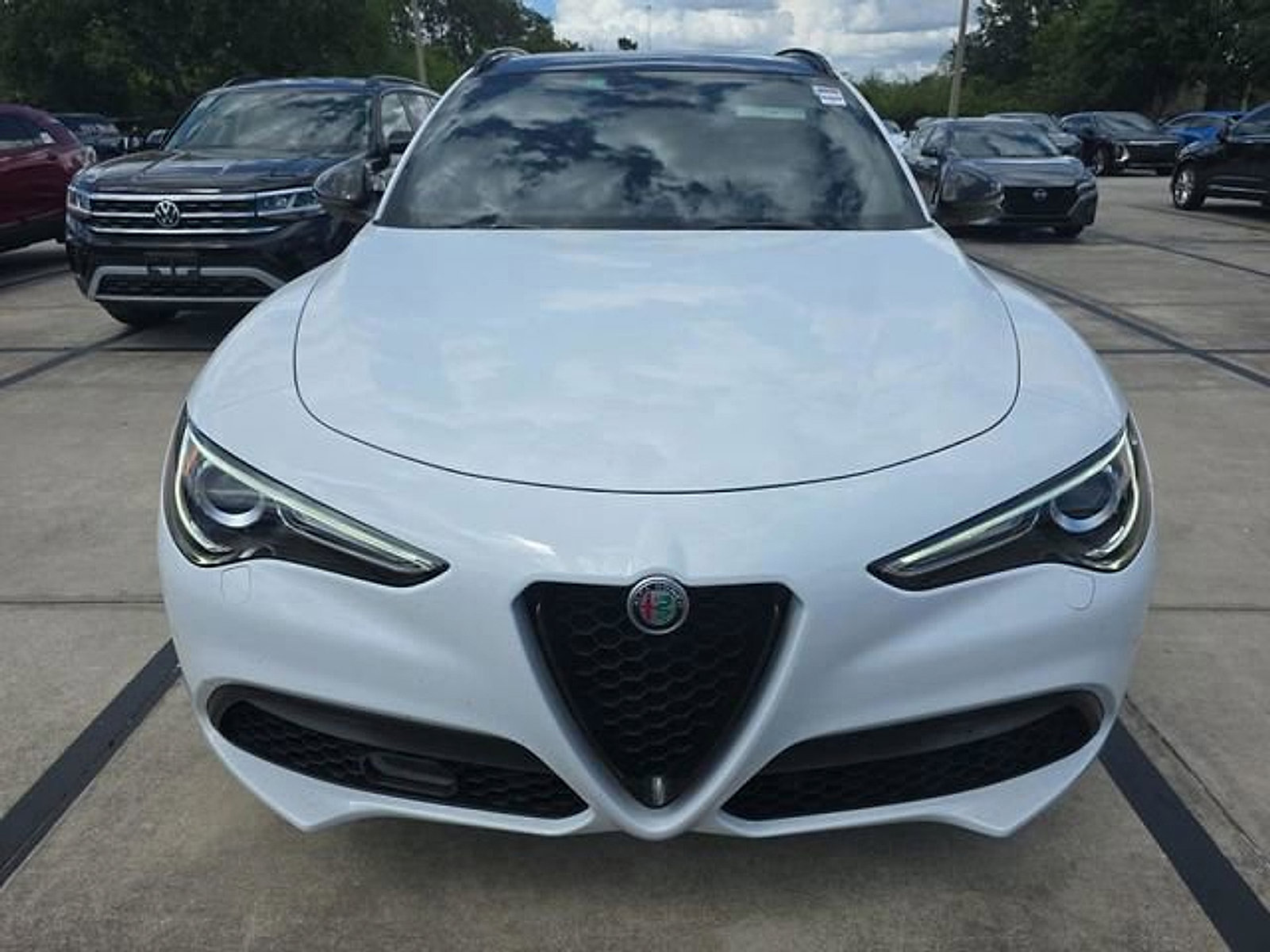 Used 2023 Alfa Romeo Stelvio Estrema image 2
