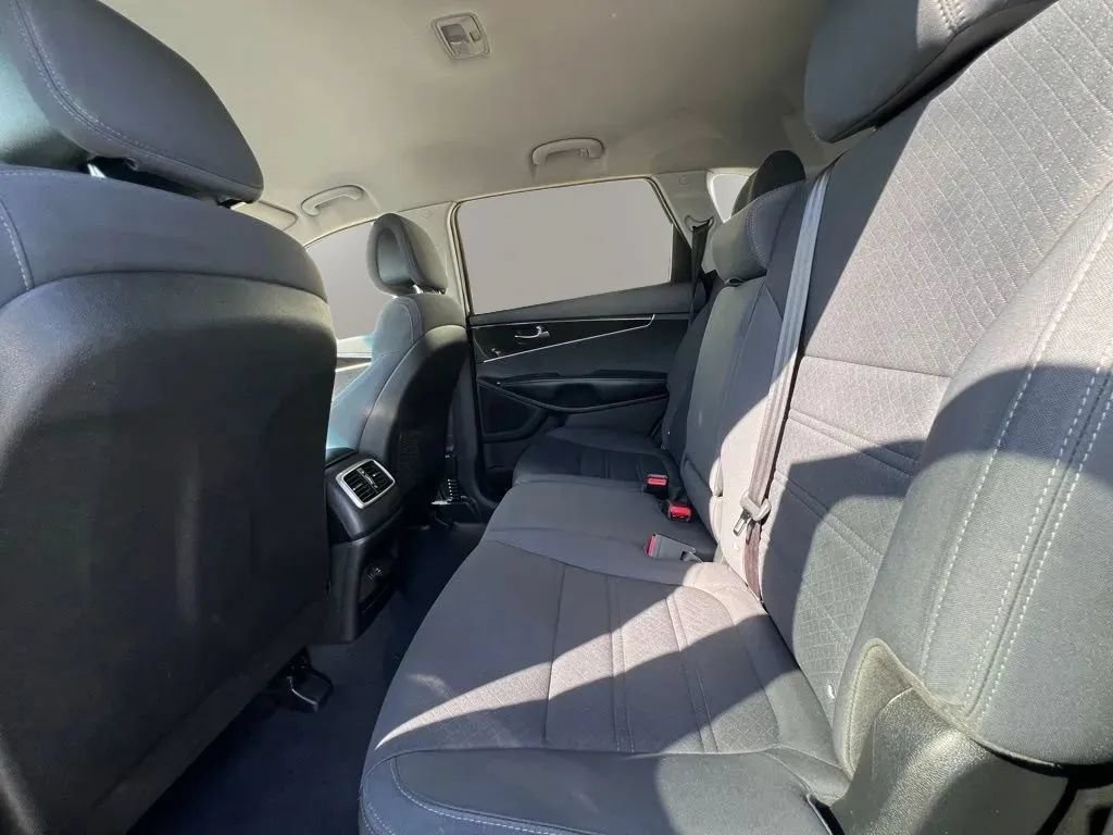 Used 2016 Kia Sorento L FWD image 12