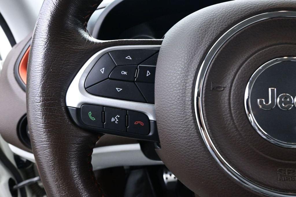 Used 2015 Jeep Renegade Latitude AWD/4WD image 30