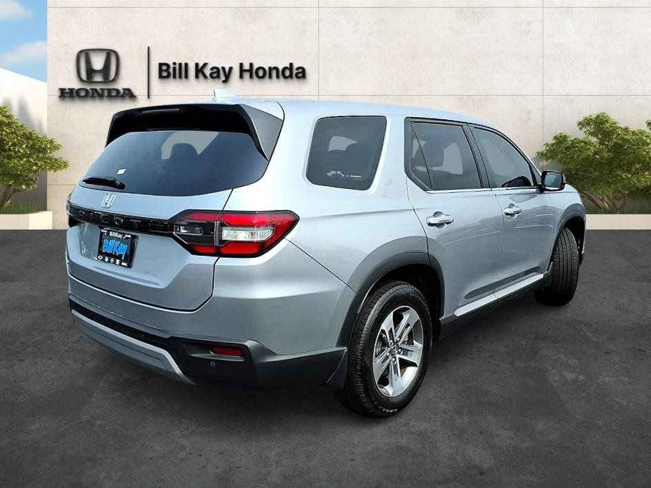 Used 2025 Honda Pilot EX-L image 3