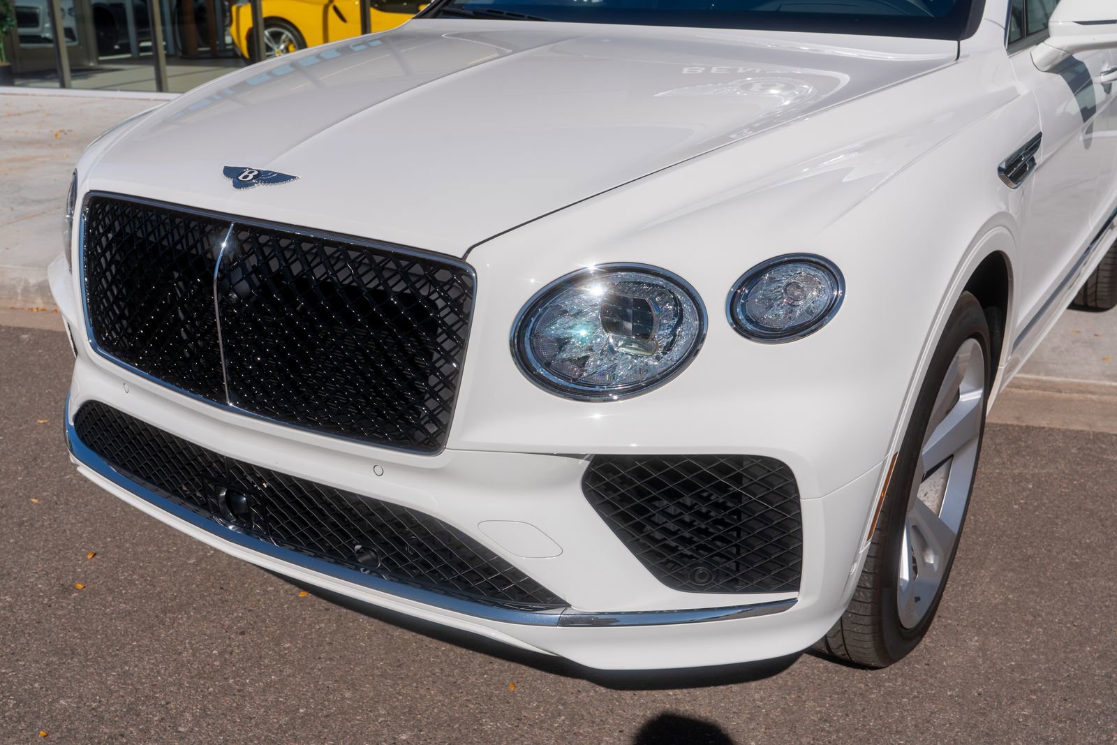 Used 2025 Bentley Bentayga image 6