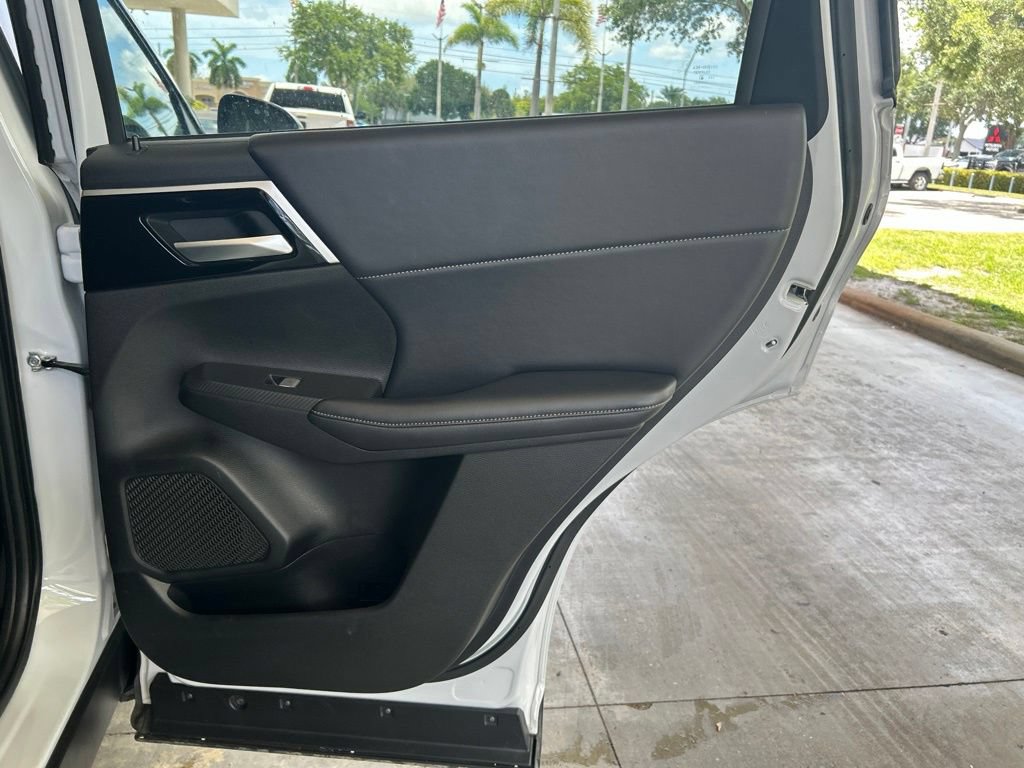 Used 2024 Mitsubishi Outlander SE AWD/4WD image 30