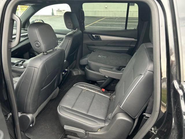 Used 2025 Buick Enclave Preferred AWD/4WD image 10