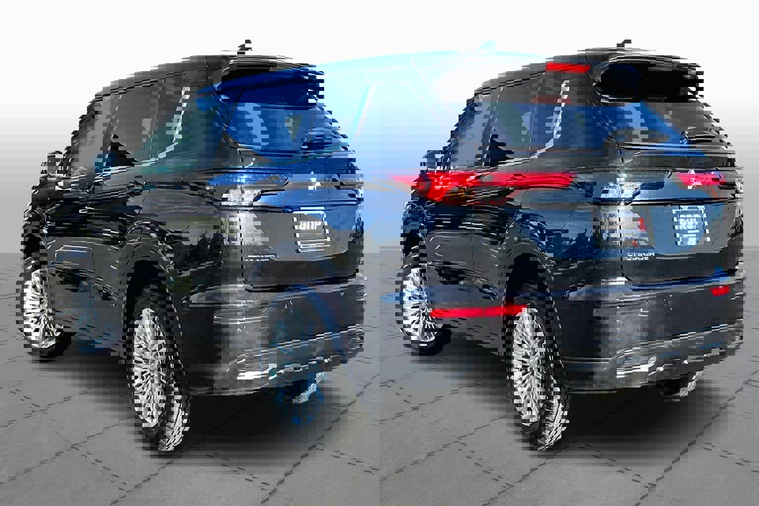 Used 2023 Mitsubishi Outlander ES image 11