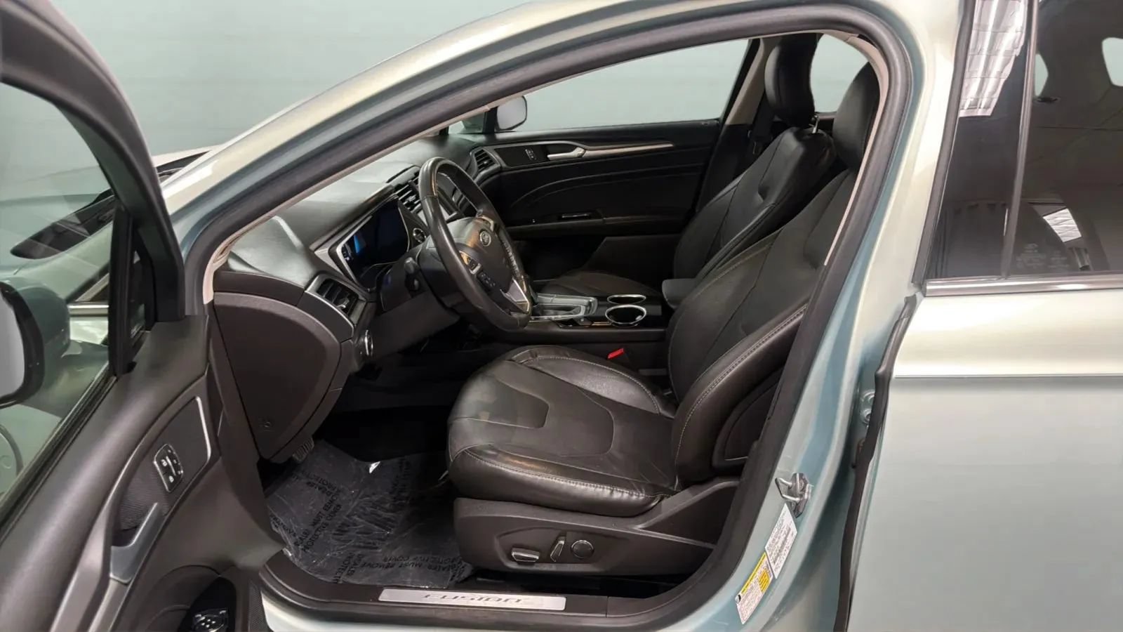 Used 2013 Ford Fusion Energi Titanium FWD image 21