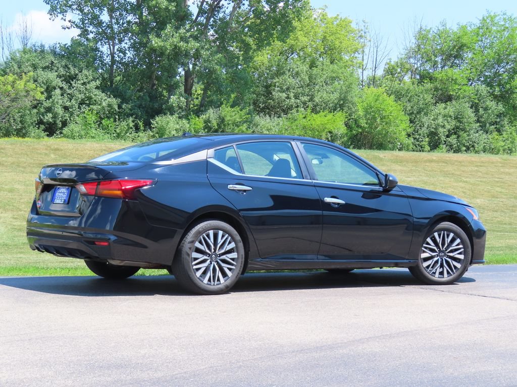 Used 2025 Nissan Altima 2.5 SV FWD image 3