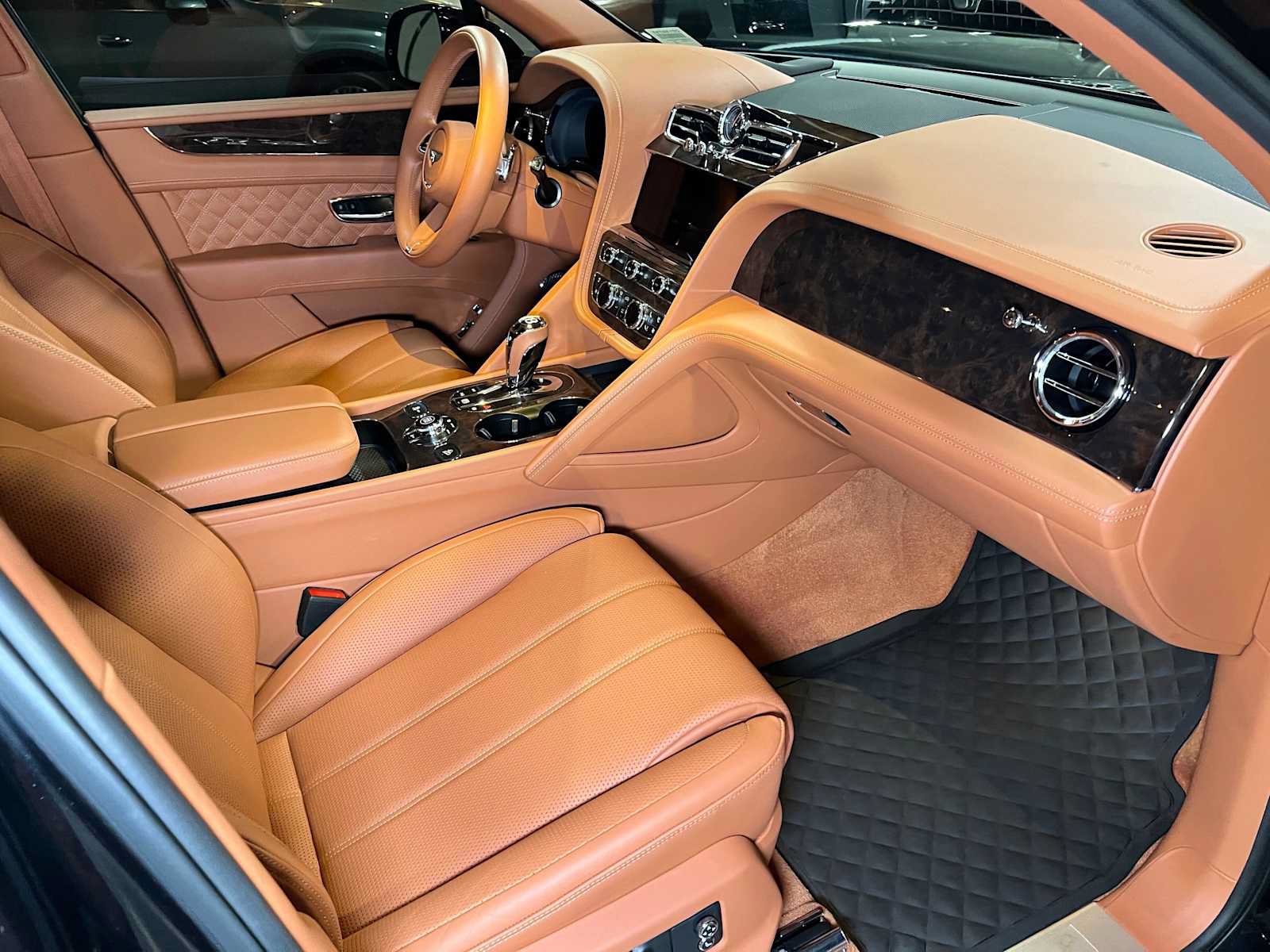 Used 2022 Bentley Bentayga AWD/4WD image 11