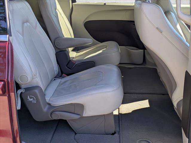 Used 2020 Chrysler Pacifica Touring-L image 19