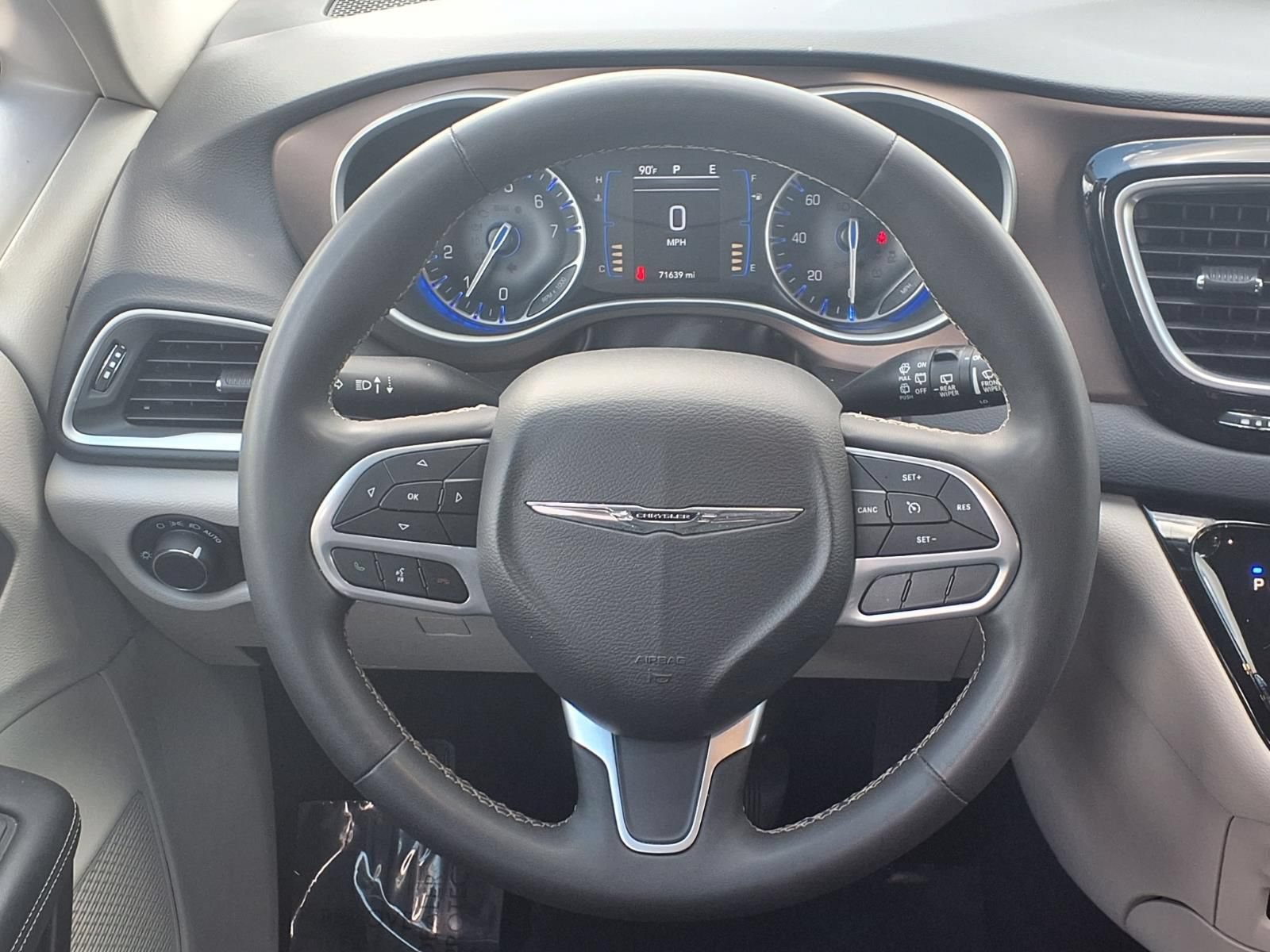 Used 2023 Chrysler Voyager LX FWD image 13