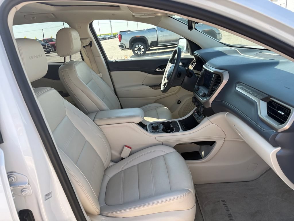 Used 2023 GMC Acadia Denali w/ Denali Ultimate Package AWD/4WD image 44
