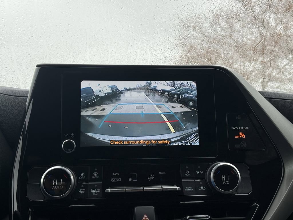 Used 2024 Toyota Highlander Limited image 17