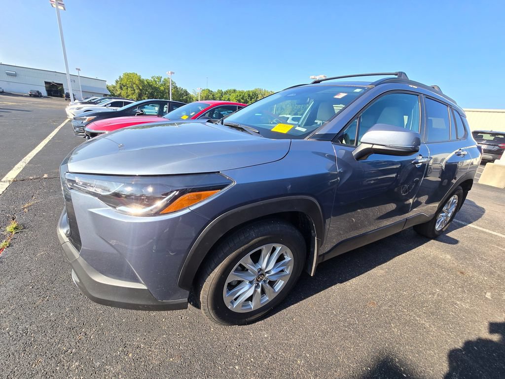 Used 2024 Toyota Corolla Cross LE AWD/4WD image 5