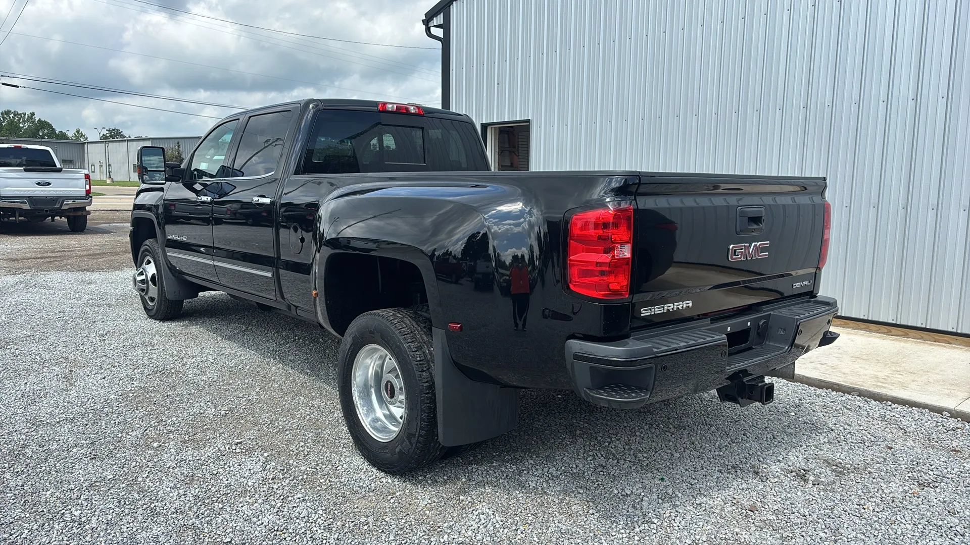 Used 2019 GMC Sierra 3500 Denali AWD/4WD image 3