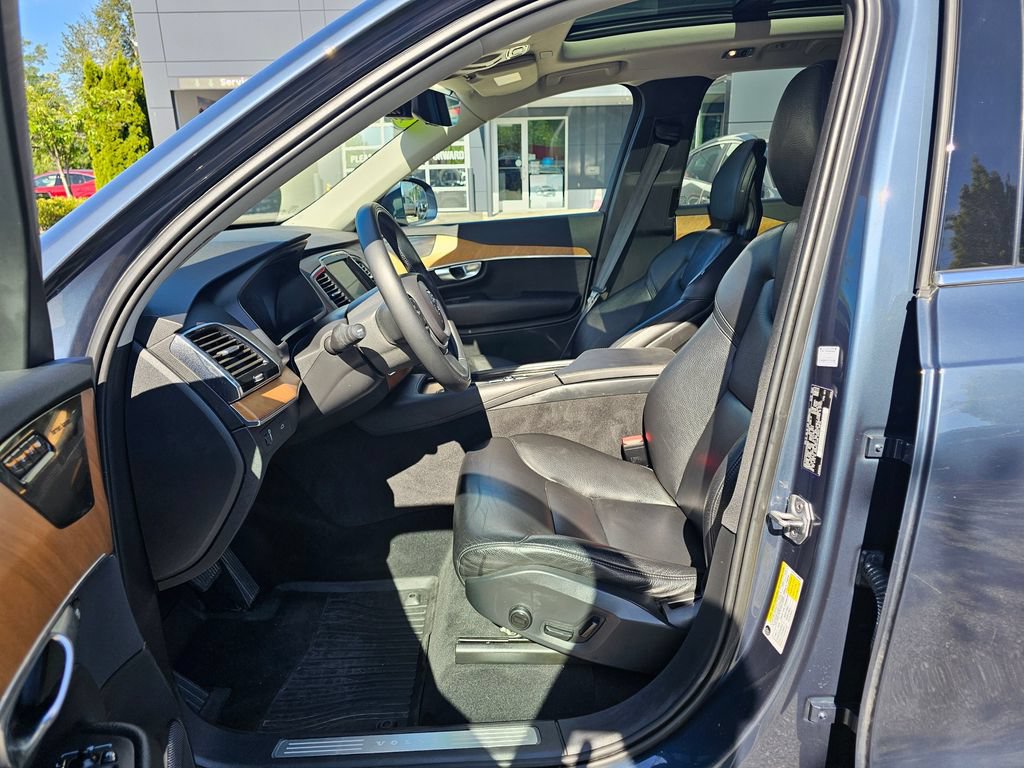 Used 2021 Volvo XC90 T6 Momentum AWD/4WD image 17