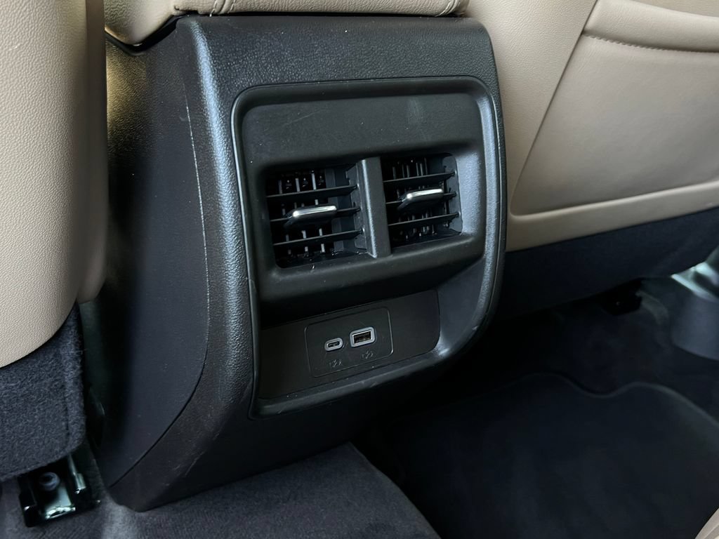Used 2025 Cadillac XT4 Premium Luxury FWD image 17